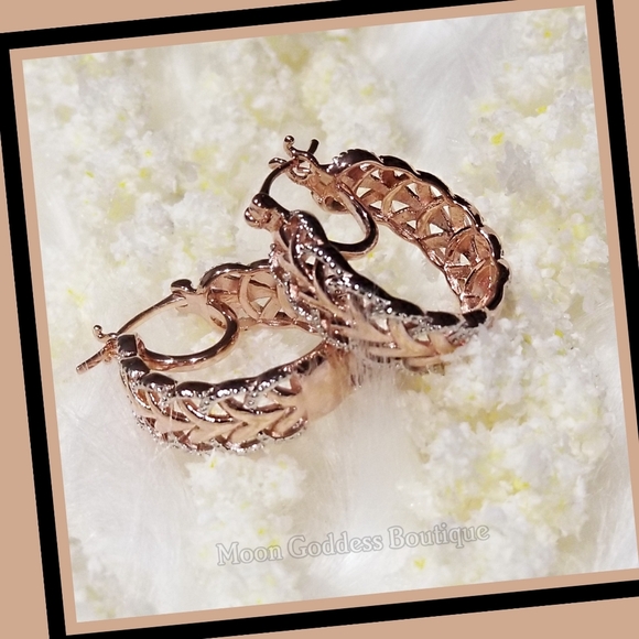 Chevron Hoop Earrings 18K Rose Gold over Platinum - Picture 5 of 6